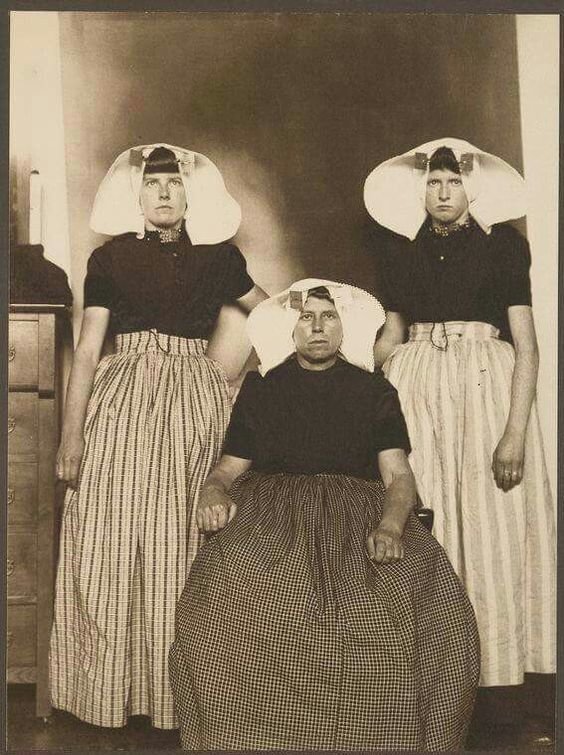 Три немецкие женщины. 1905 год о. Эллис