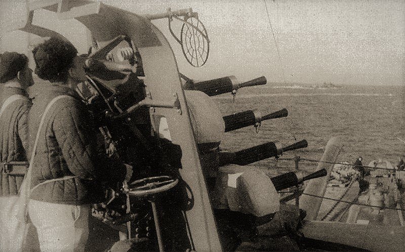 Зачем моряки опоясывались пулеметными лентами?