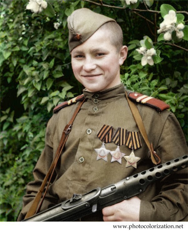 Иван Кузнецов. Самый молодой (17 лет) кавалер ордена Славы всех трех степеней.