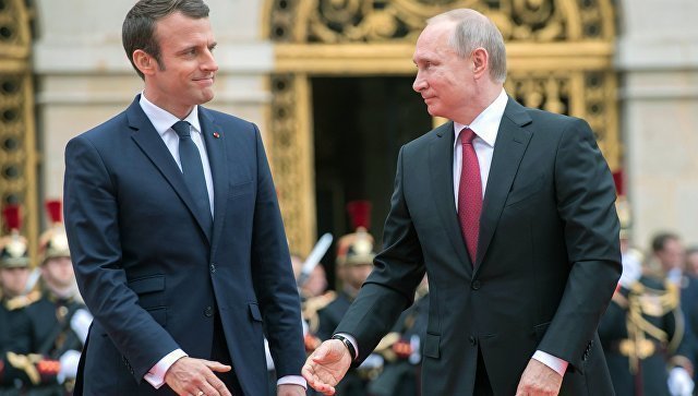 Путин укрепляет отношения с Францией