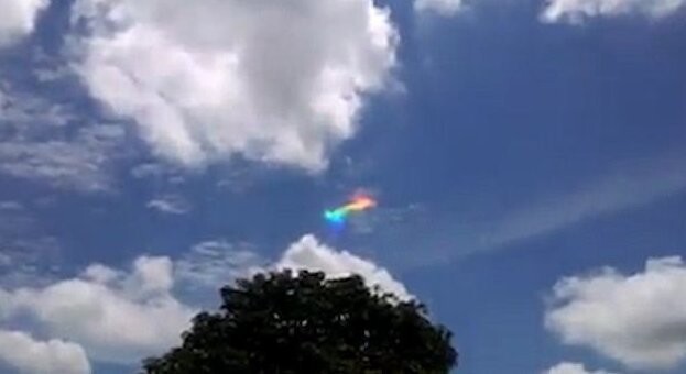 Необыкновенное радужное облако просияло над Бразилией