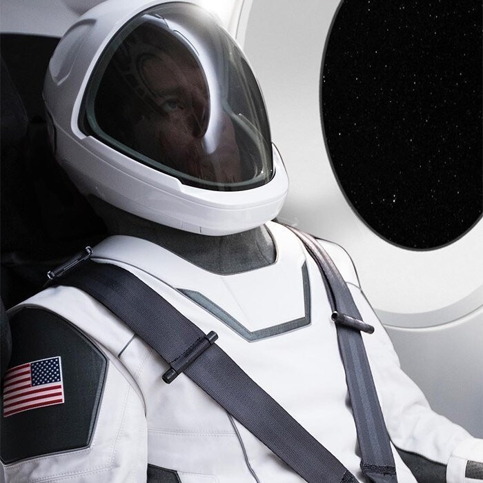 Илон Маск показал космонавта, который полетит на Марс