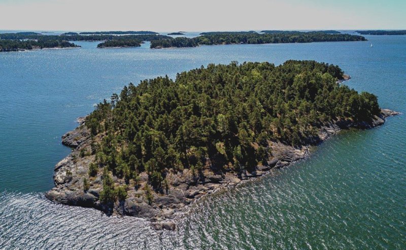 Летом на Балтике откроют остров-курорт для феминисток
