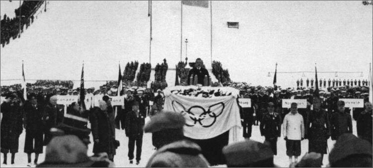 Впервые олимпийский огонь зимней Олимпиады зажгли в 1936 году в Германии, а открывал церемонию Адольф Гитлер.