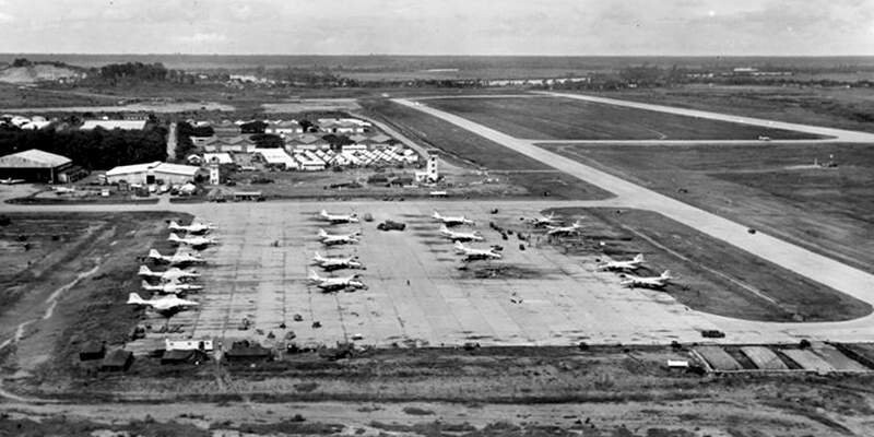 Авиабаза Бьен Хоа, 1964 год. Самолёты стоят как на параде 
