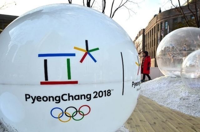Российских хоккеистов встретили в Южной Корее с флагами и гимном