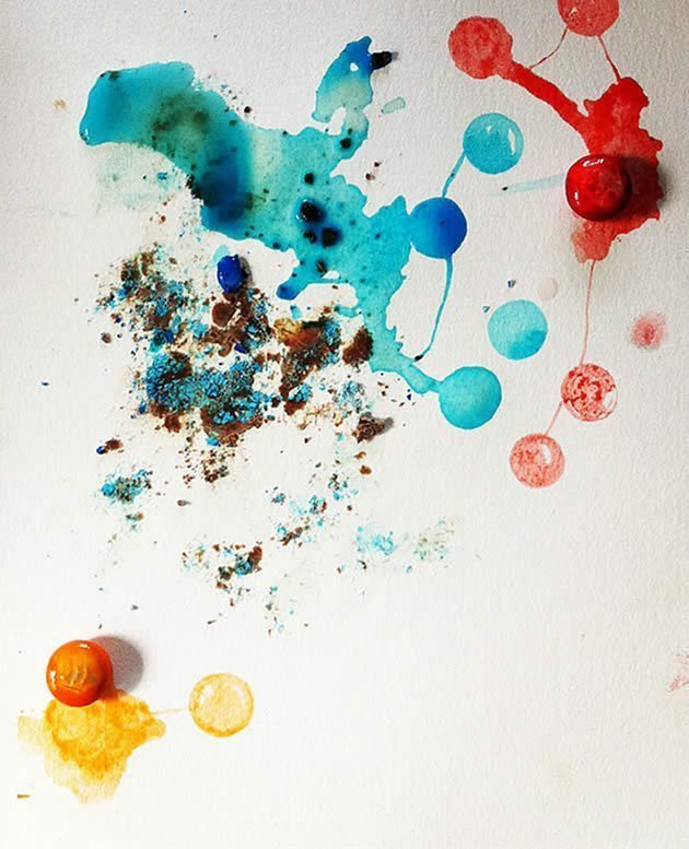В этом примере ярко окрашенный пищевой краситель от M & M был использован в качестве живописи