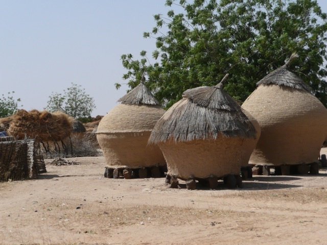 6. А вот так выглядят зернохранилища в Нигери