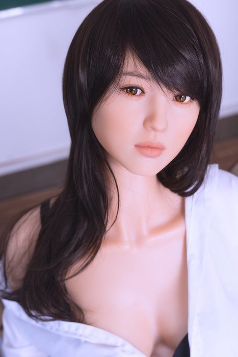 Китайская компания создала секс-куклу, которая умеет вести домашнее хозяйство