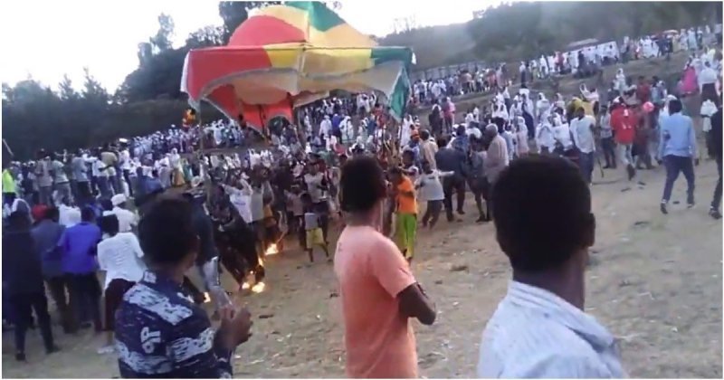 Отмечавших праздник эфиопцев ударило током