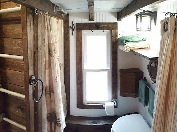 Американский студент отказался от общежития и построил дом на колесах за $15,000