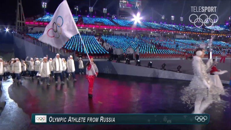 На открытии Олимпиады в Пхенчане по полю прошла кучка безродных бомжей с белым флагом