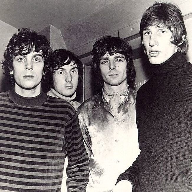 Роджер Уотерс - сам себе "Pink Floyd"