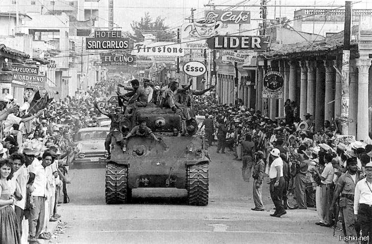 Фидель Кастро на своём Шермане входит в Гавану, 8 января 1959 года