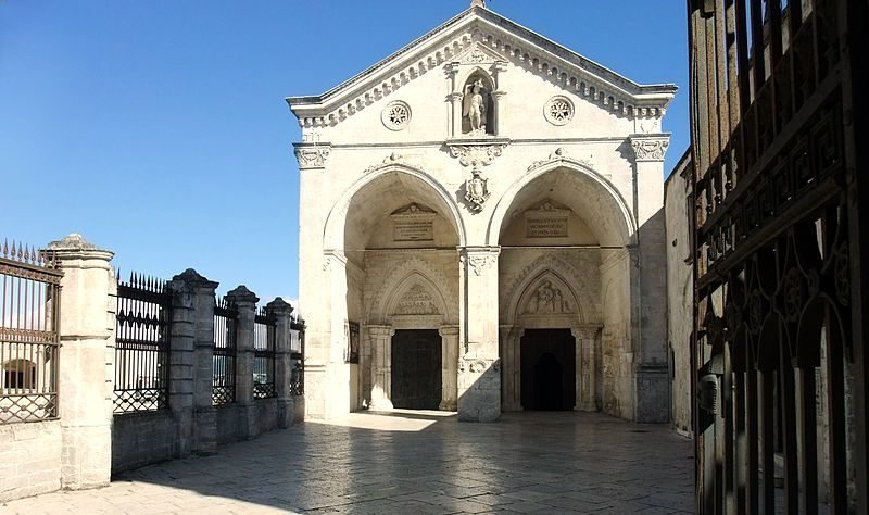 Базилика Архангела Михаила (Монте-Сант-Анджело, Италия)