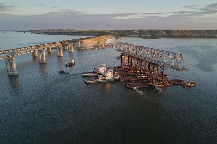 Завершается строительство моста через реку Дон