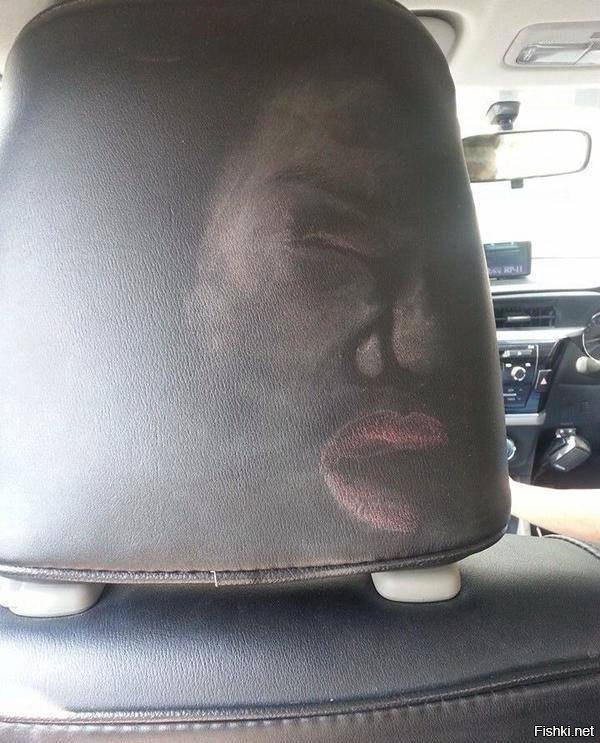 Дорогие девушки, на заднем сидении тоже есть ремни безопасности