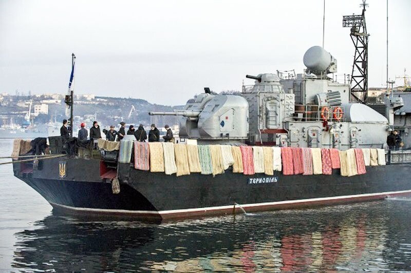 Киев потребовал у России отремонтировать оставленные в Крыму корабли