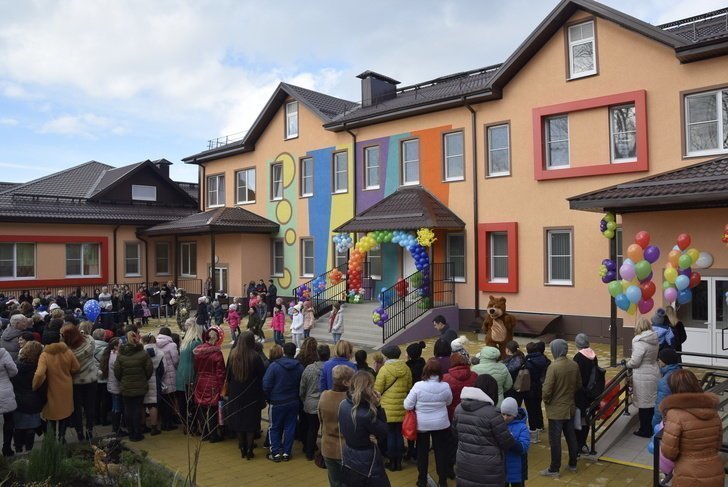 9. 10 января в пос. Лоо Лазаревского района Сочи открылся новый детский сад на 210 мест.