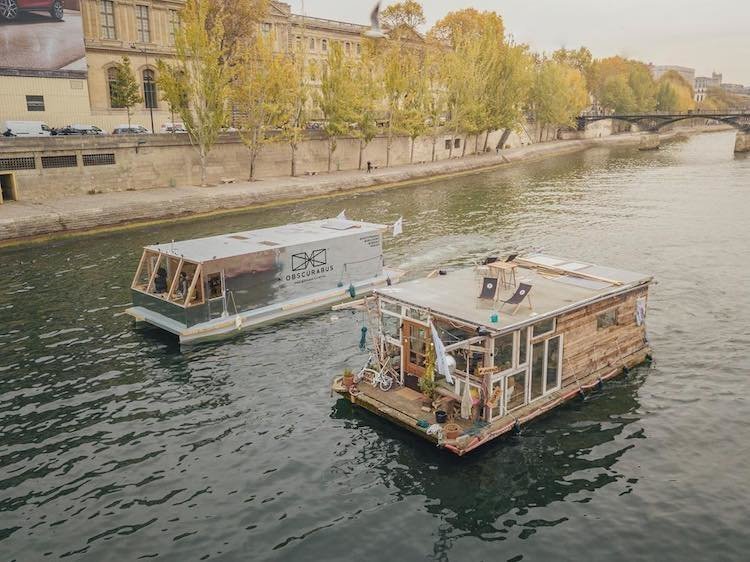 Фотохудожники путешествуют по Европе на лодках-студиях