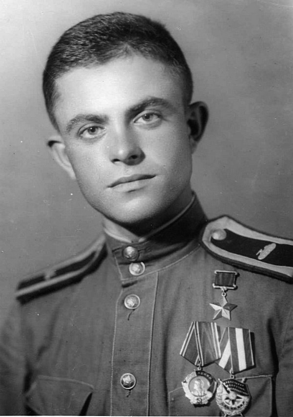 Герой Советского Союза стрелок 465-го стрелкового полка рядовой П.А. Власенко (14 ноября 1923— 27 октября 1986)
