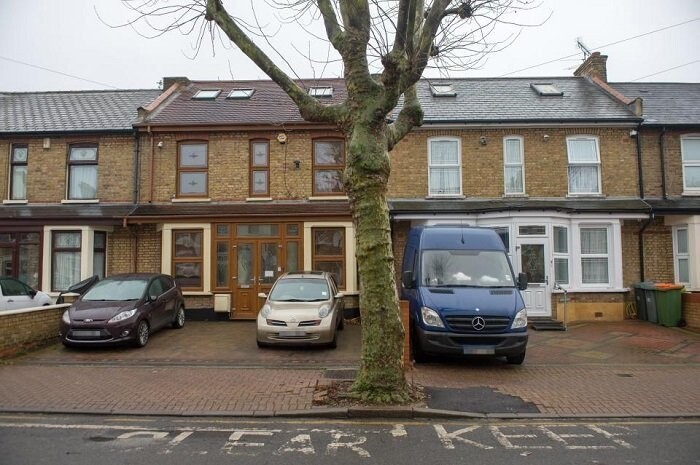 Семейная пара из британского гордка Эндербай спрятала целый дом за гаражной дверью