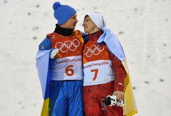 Олимпиада объединяет: российский и украинский спортсмены обнялись на пьедестале