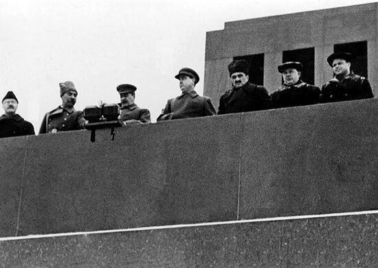 Парад и речь И. В. Сталина на параде 7 ноября 1941 г