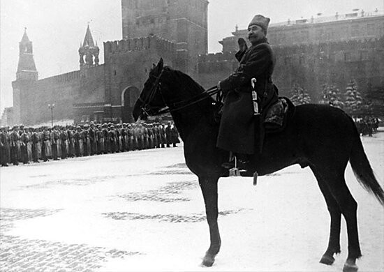 Парад и речь И. В. Сталина на параде 7 ноября 1941 г