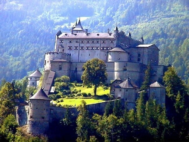 9. Замок Хоэнверфен, Австрия