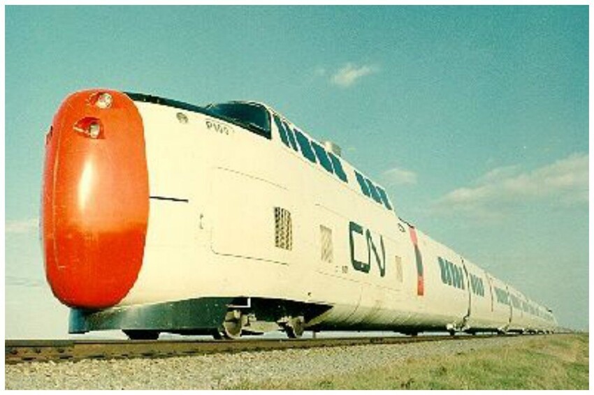 Канадский поезд с уникальным локомотивным носом