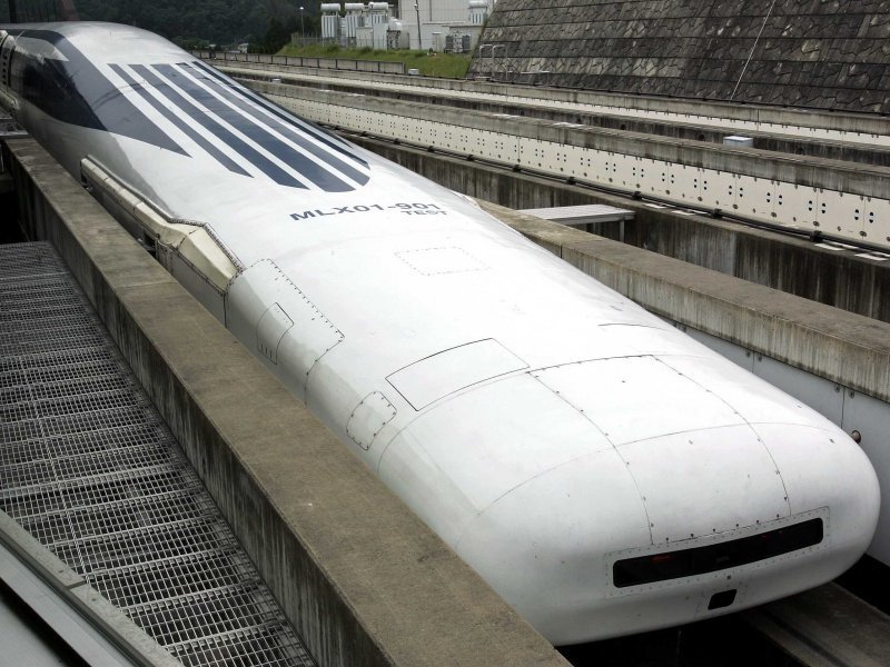 Самый быстрый поезд на магнитной подушке - японский, развил скорость 480 км/ч