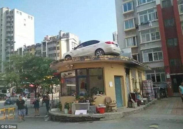 Как в Китае наказывают тех, кто паркуется как чудак