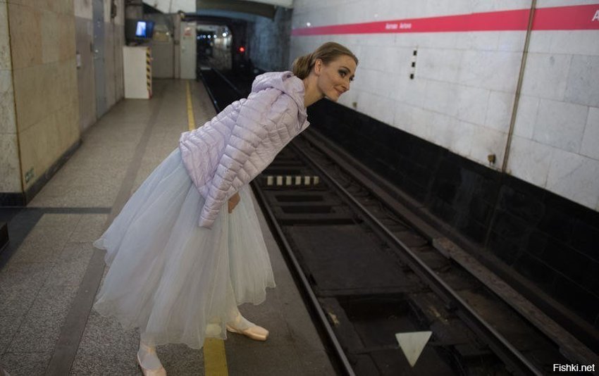 Балерины репетируют в петербургском метро