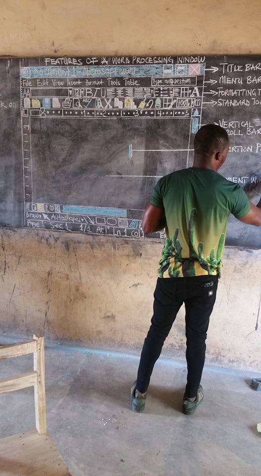 Вот так в деревенской школе Ганы преподают информатику 