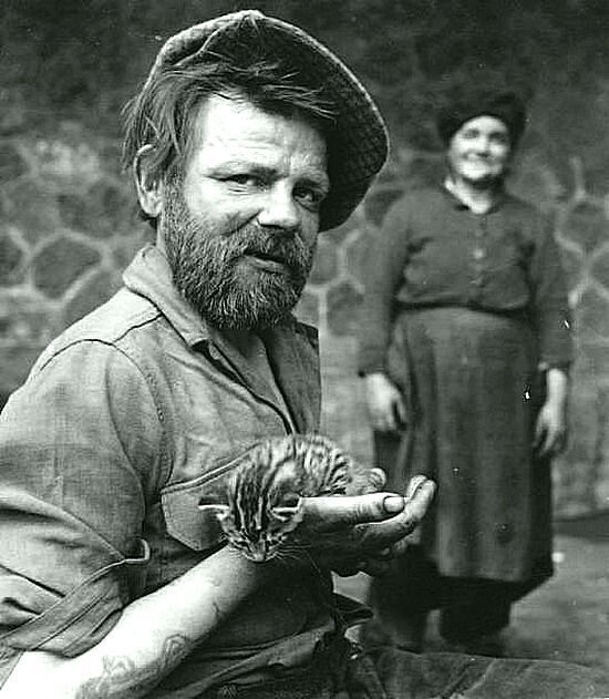 Пара бродяг Марсо и Мелани, 27 лет совместной жизни на тротуарах  Парижа. 1950 год.