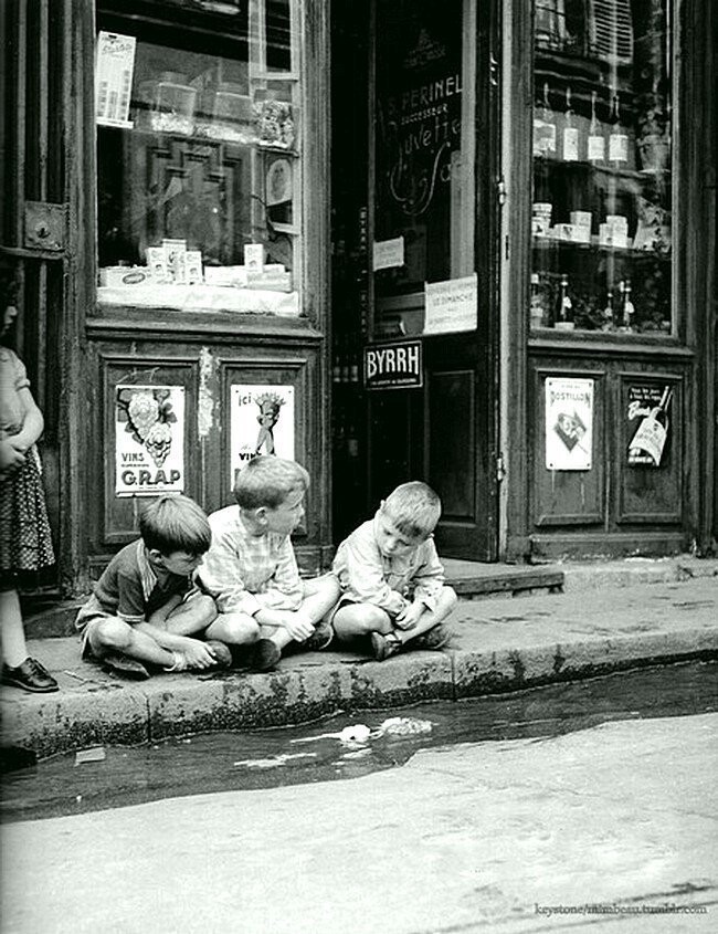 Дети в Париже до компьютерной эпохи. 1950