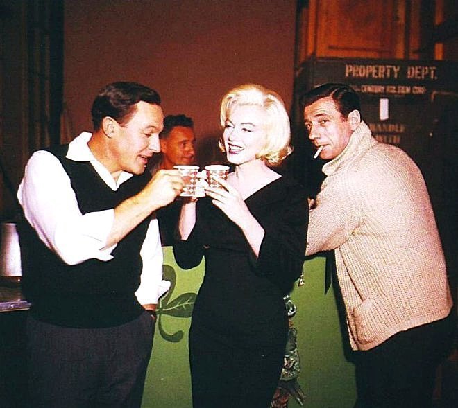 Джин Келли, Мэрилин Монро и Ив Монтант на съемках  "Займемся любовью" (Let's Make Love) , 1960.