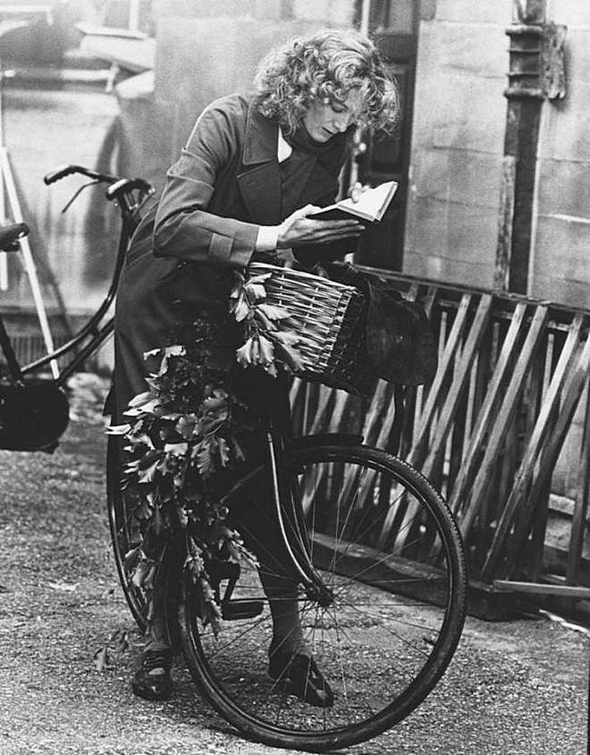 Ванесса Редгрейв читает на съемочной площадке "Джулии", 1977, режиссер Фред Зиннеманн.