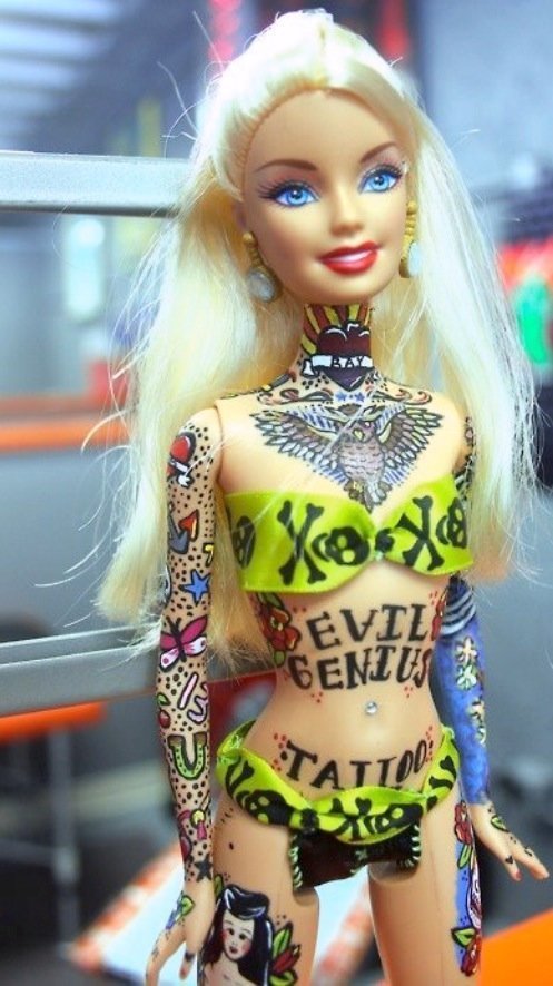 Татуированная Барби