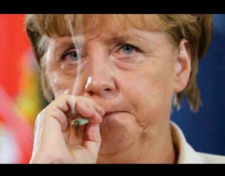 Интернет-тролли постарались представить лицо Ангелы Меркель во время игры...