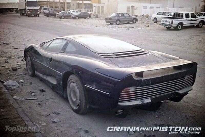 Этот автомобиль был настолько нелюбим, что несколько лет назад кто‑то оставил его гнить в катарской пустыне.