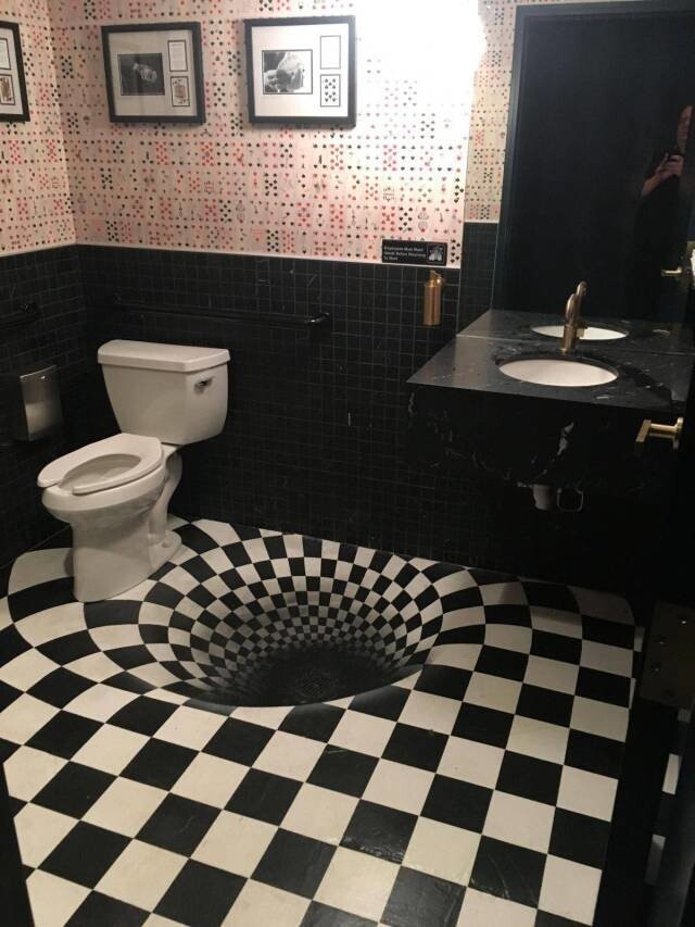 Воронка в туалете