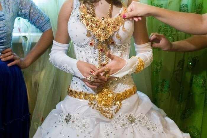 Невесте 14 лет, жених на 3 года младше. Свадьба цыган в Новосибирске - традиции не меняются