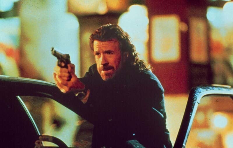 Чак Норрис на съёмках фильма «Агент» («The Hitman»), 1991
