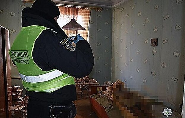 Николаевская пенсионерка 30 лет прожила в квартире с мумией матери