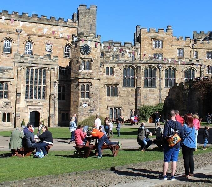 5 университетов, студенты которых живут в старинных замках