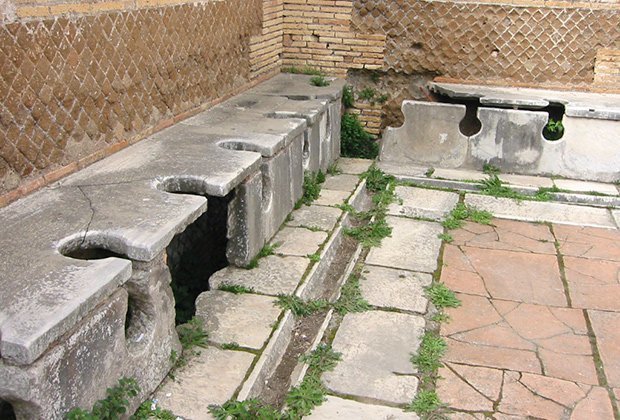 4. В древнем Риме тоже были общественные туалеты