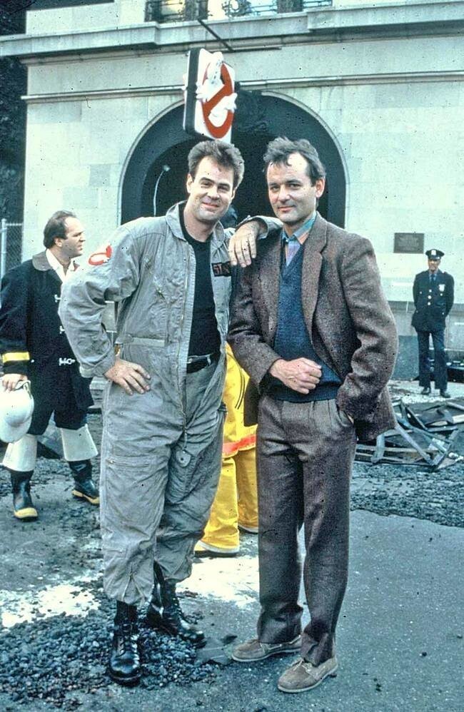 Дэн Эйкройд и Билл Мюррей на съемочной площадке "Ghostbusters"