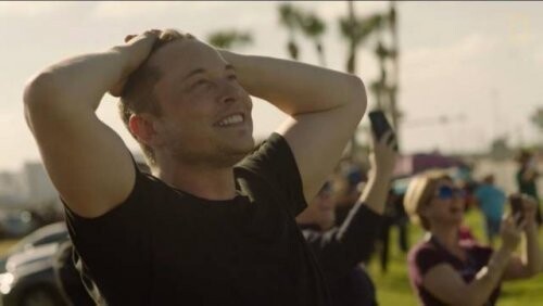 Реакция Илона Маска (Elon Musk) на успешный запуск ракеты Falcon Heavy. Возможно, мы живем в те самые дни, когда творится настоящая история, и идея колонизации Марса перестает быть всего лишь фантазией.